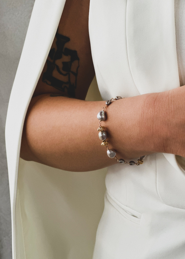 Plato Delicate Pearl Bracelet 2