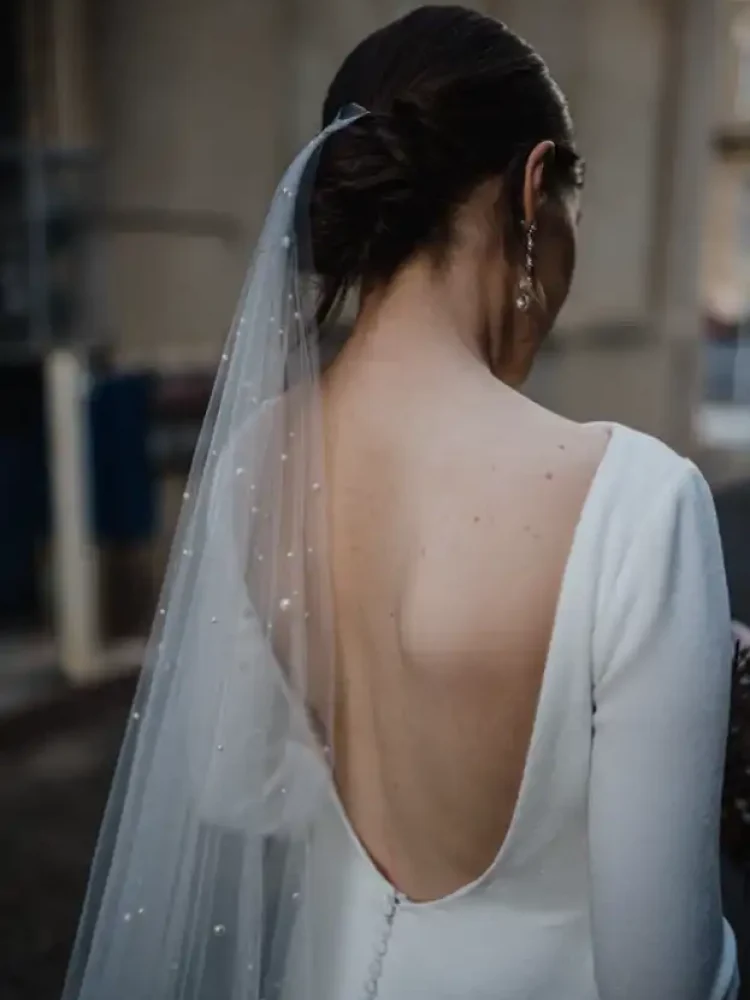 102 Bride Caitlin Wears Dewberry Veil With Pearls 2 692x1024