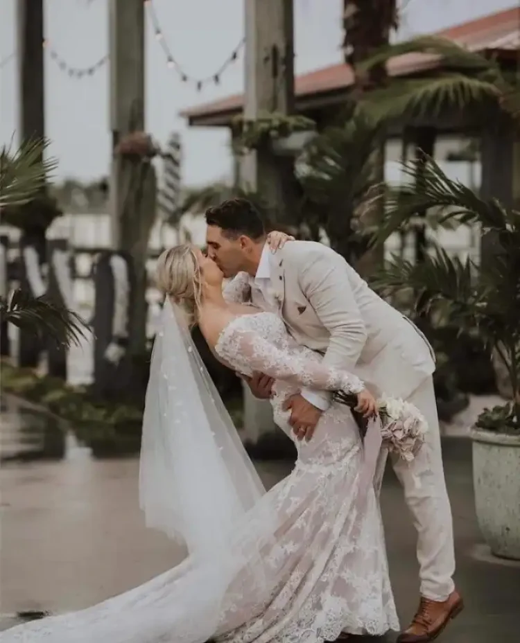 141 Bride Caity Wears Bespoke Theodore X Claris Veil 1 750x928