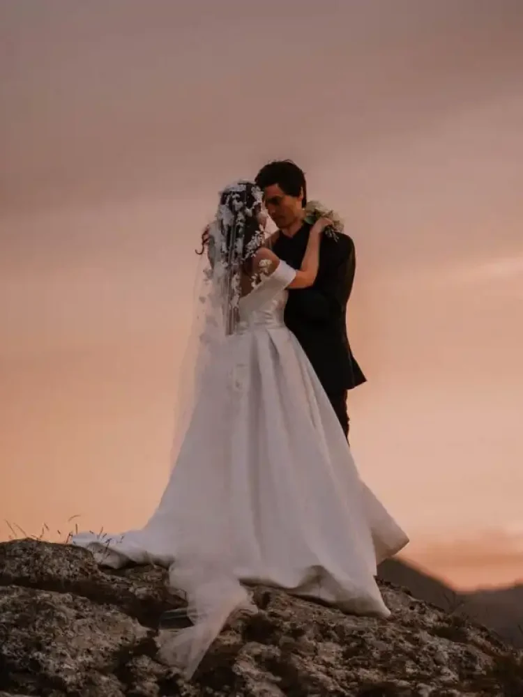 15 Bride Stacey Wears Riviera Veil 2 800x900