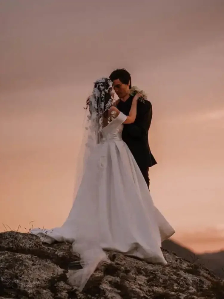 15 Bride Stacey Wears Riviera Veil 2 800x900