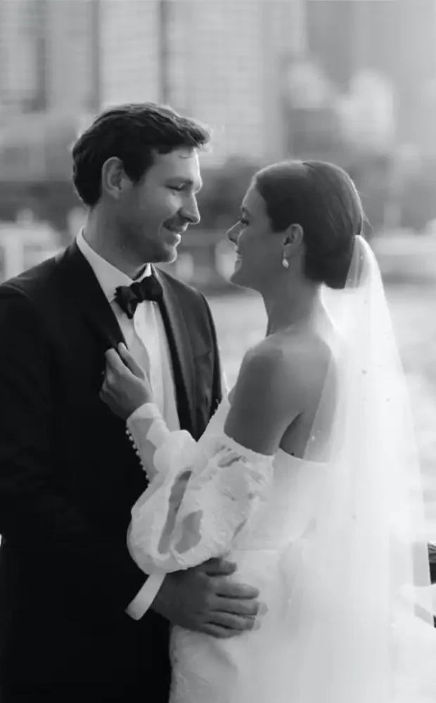 163 Bride Caitlin Wears Theodore Veil 4 731x1024