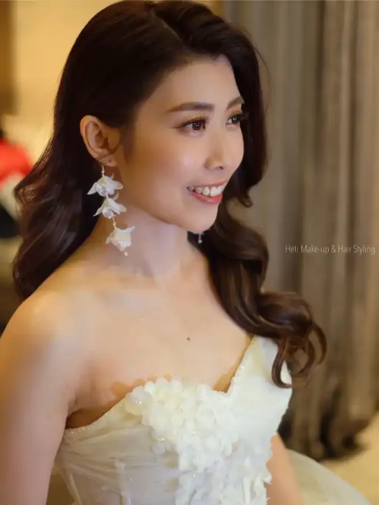 21 Bride Joanne Wears Willow Earrings 750x933