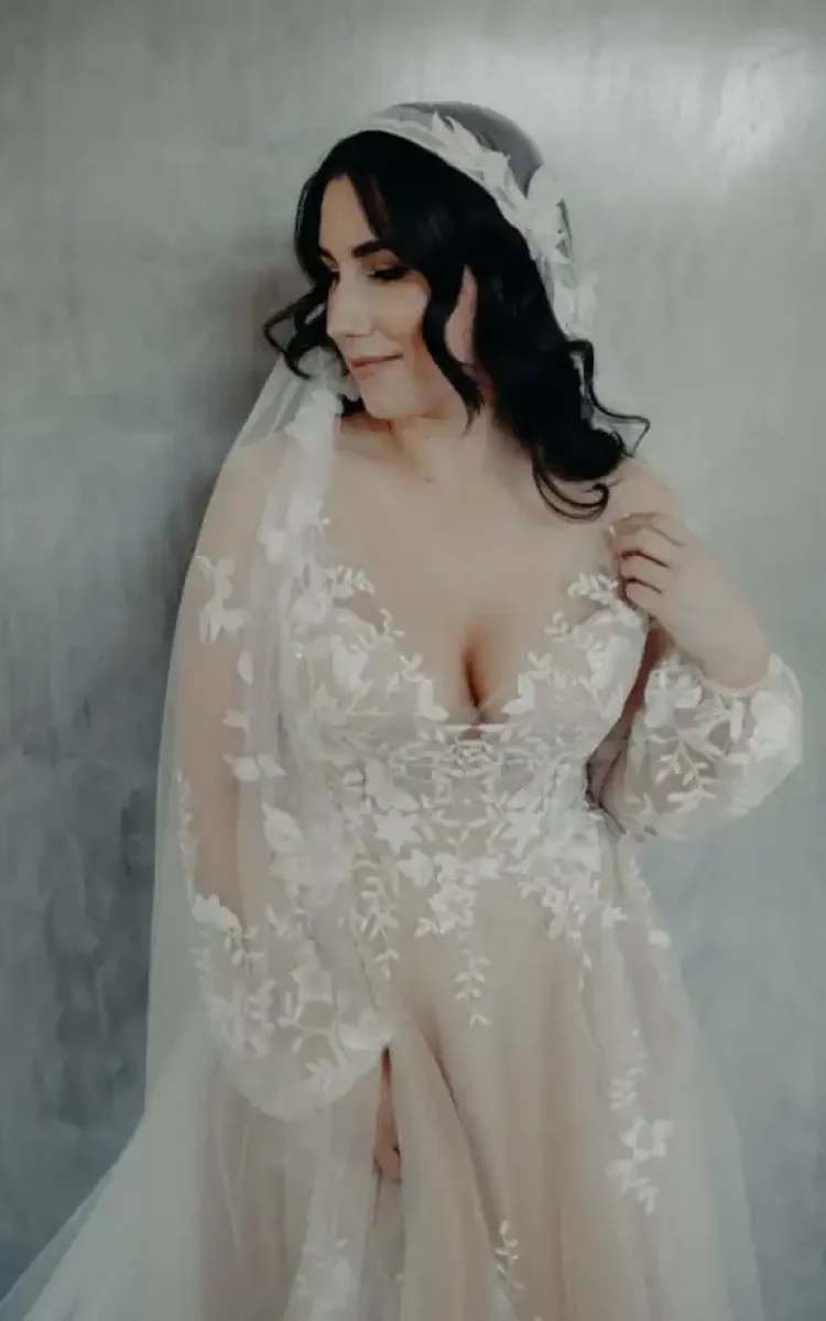 256 Bride Jessie Wears Bespoke Carmen Veil 4 Scaled 683x1024