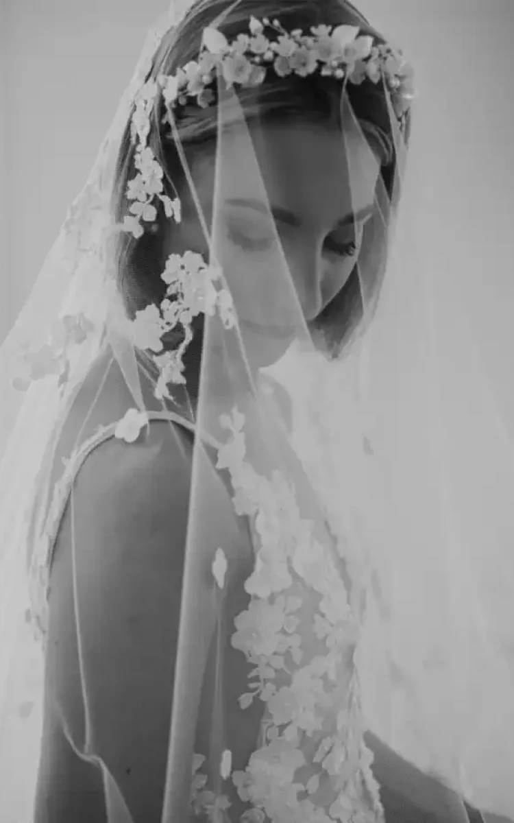 286 Bride Erin Wears Flores Crown In Silver And Champagne 1 682x1024
