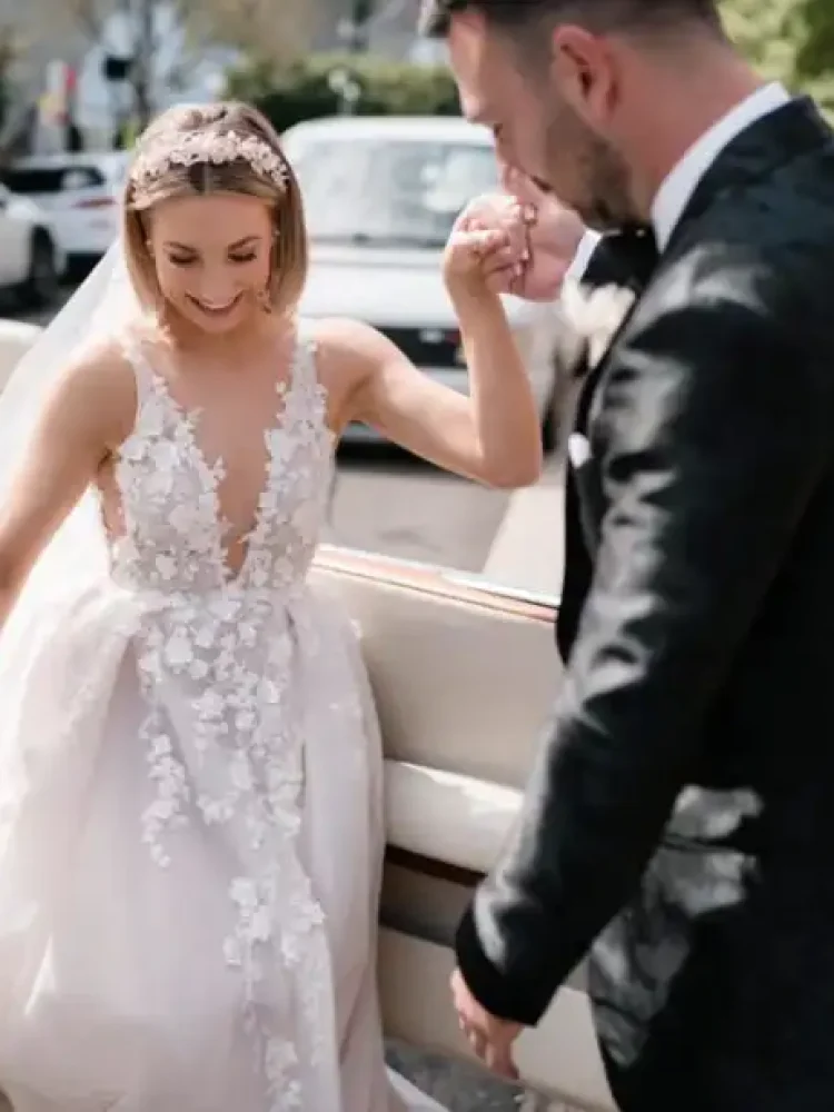 288 Bride Erin Wears Flores Crown In Silver And Champagne 3 1024x682