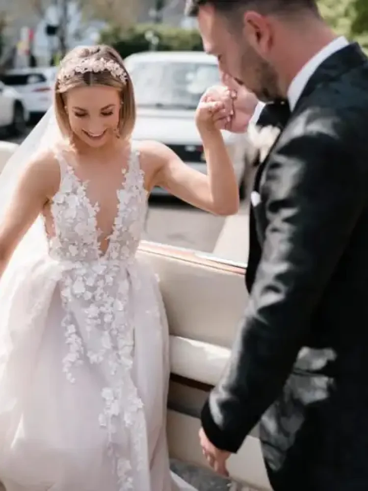 288 Bride Erin Wears Flores Crown In Silver And Champagne 3 1024x682