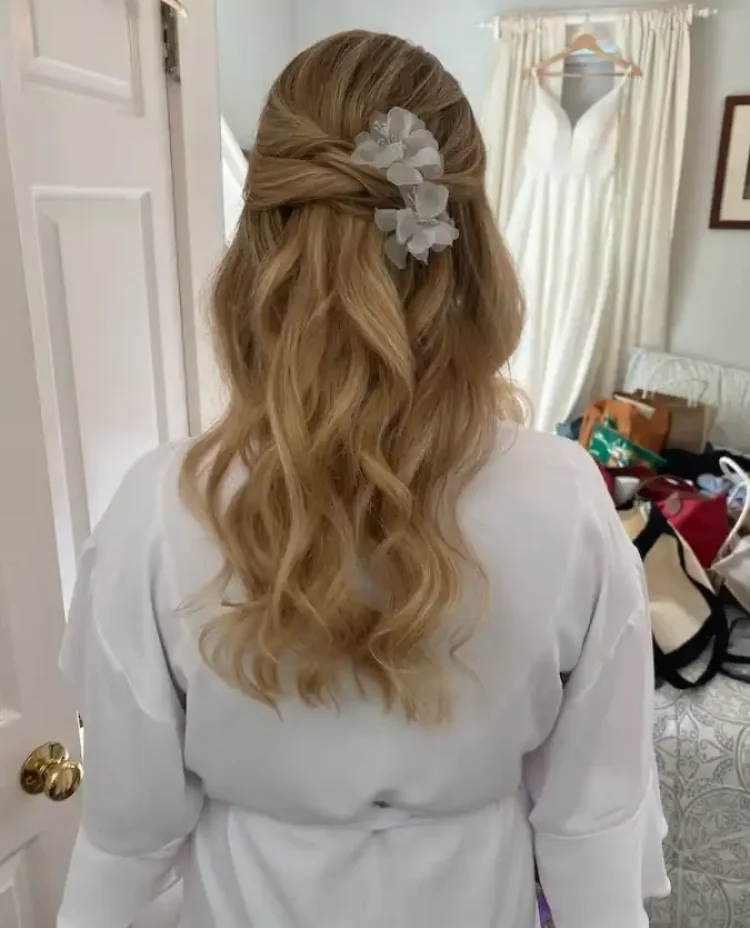 Bride Liz Wore The Riviera Veil And Echoes Hair Pins