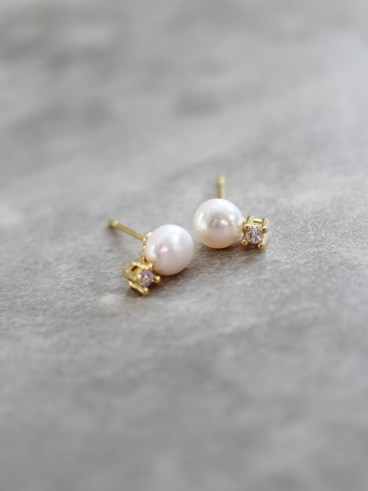 Beaumont Pearl Stud Earrings 1