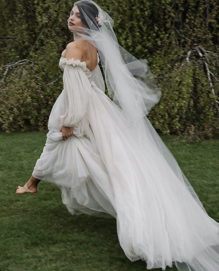 How to accessorise a champagne wedding dress Tania Maras