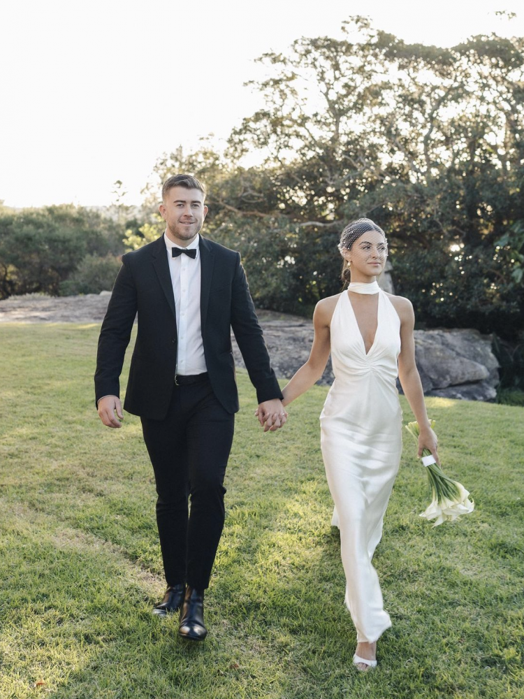 Bride Ashleigh Wears Parker Veil With Pearls 4