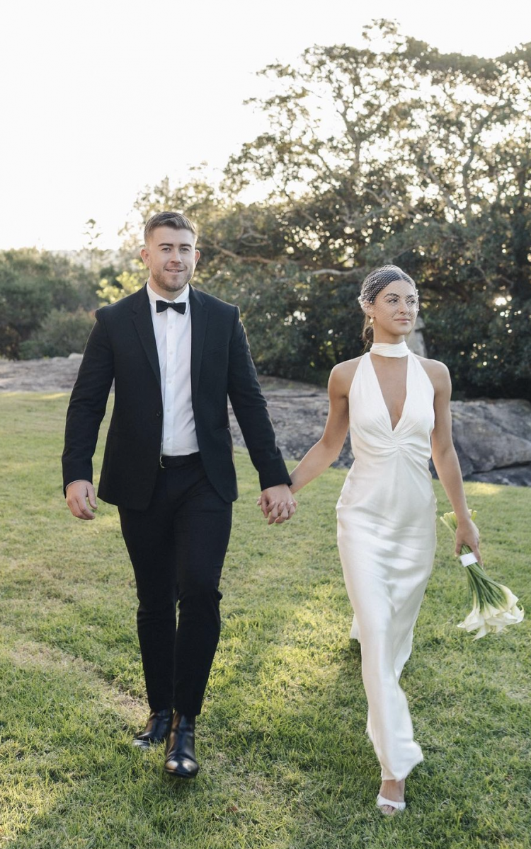 Bride Ashleigh Wears Parker Veil With Pearls 4