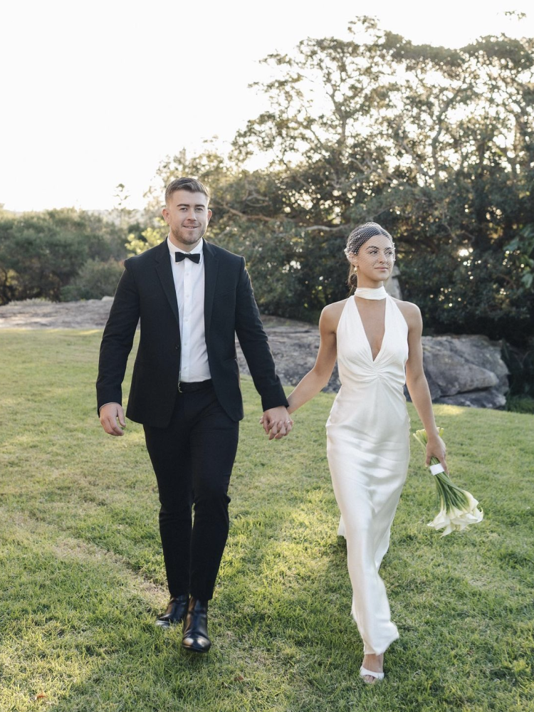 Bride Ashleigh Wears Parker Veil With Pearls 4
