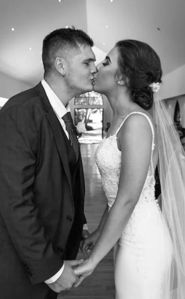 Bride Jessica Wearing Marion Headpiece And Audrey Veil 3 1000x800