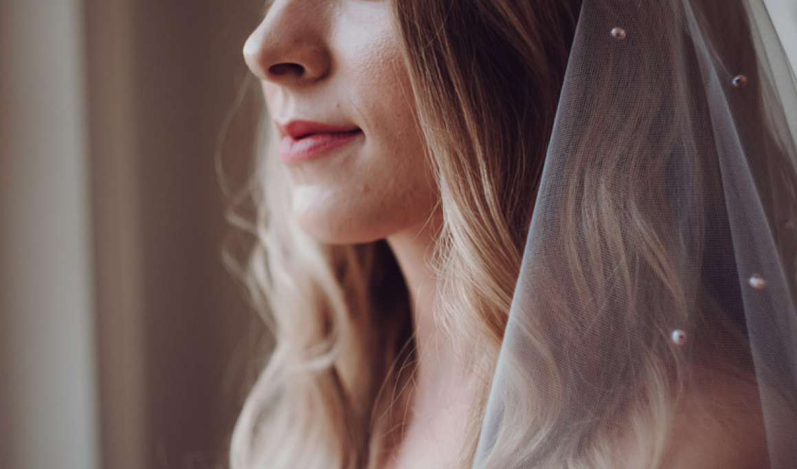 Bride Kate Wearing Rosebury Crown 5