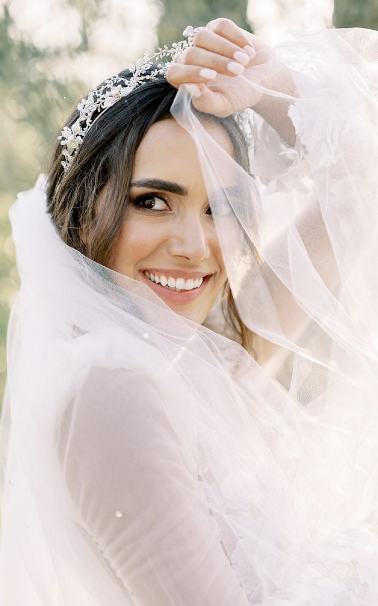 Bride Rafi Wears Medici Crown In Silver 1