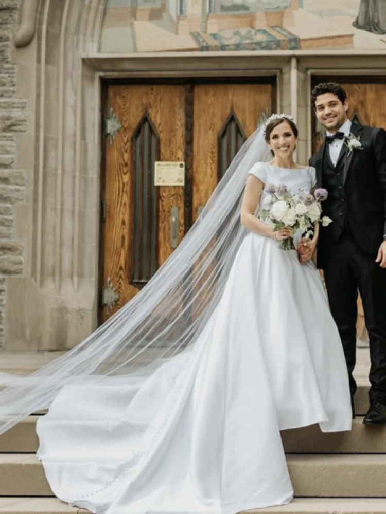 Bride Samantha Wears The Brilliant White Crown 1 1024x804