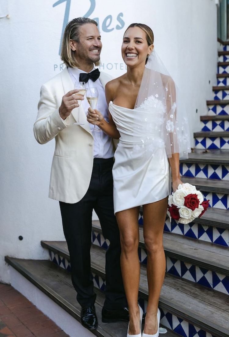 Bride Steph Wears Pepe Short Wedding Veil 2