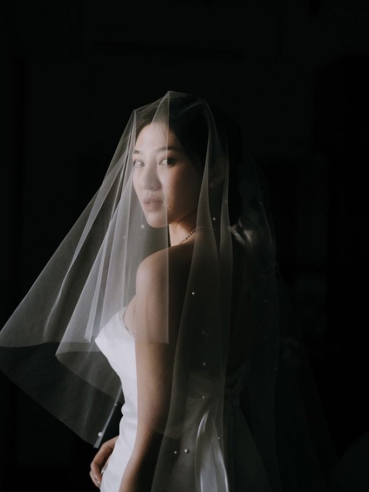 Bride Tessa Wears Weeping Cherry Veil 1 750x928