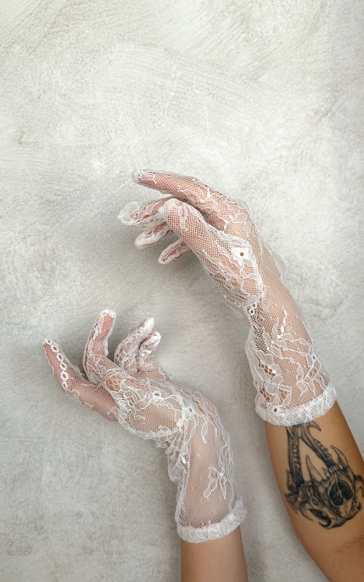 Gigi Lace Wedding Gloves 1