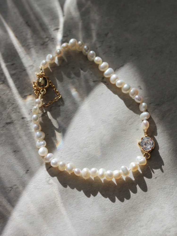 Hera Crystal Pearl Bracelet 4