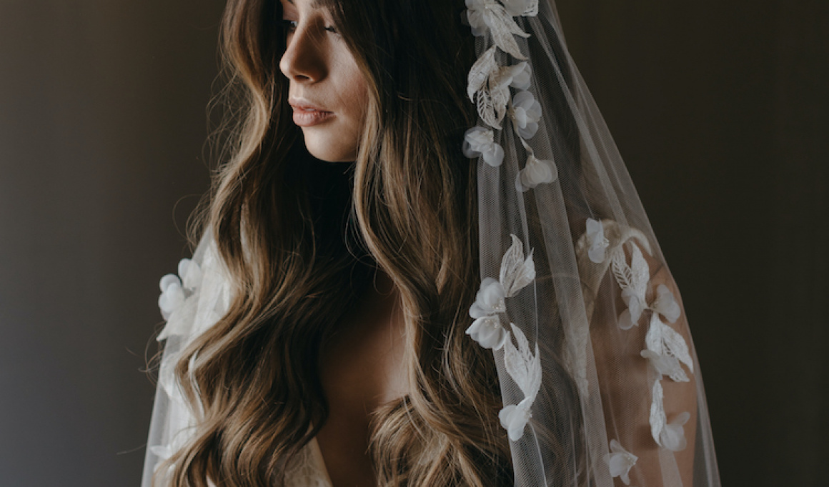 How To Accessorise A Lace Wedding Dress 1