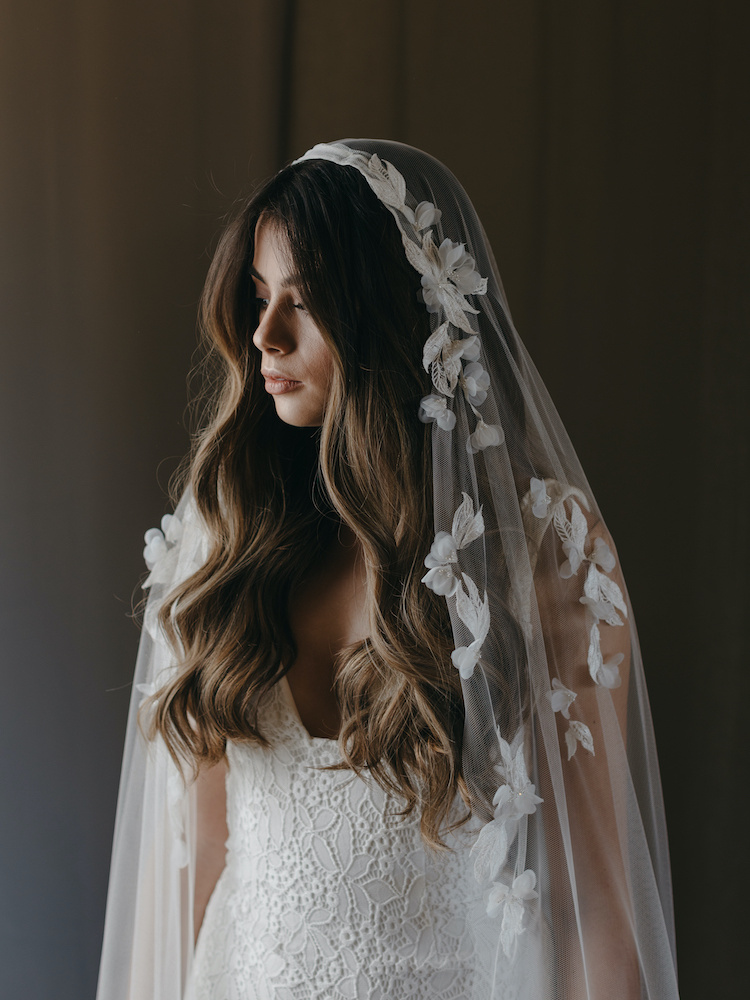 How To Accessorise A Lace Wedding Dress 1