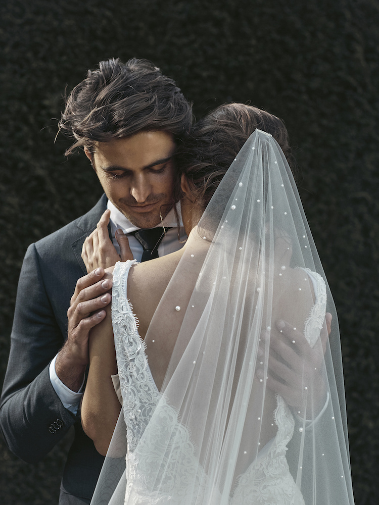 How To Accessorise A Lace Wedding Dress 11