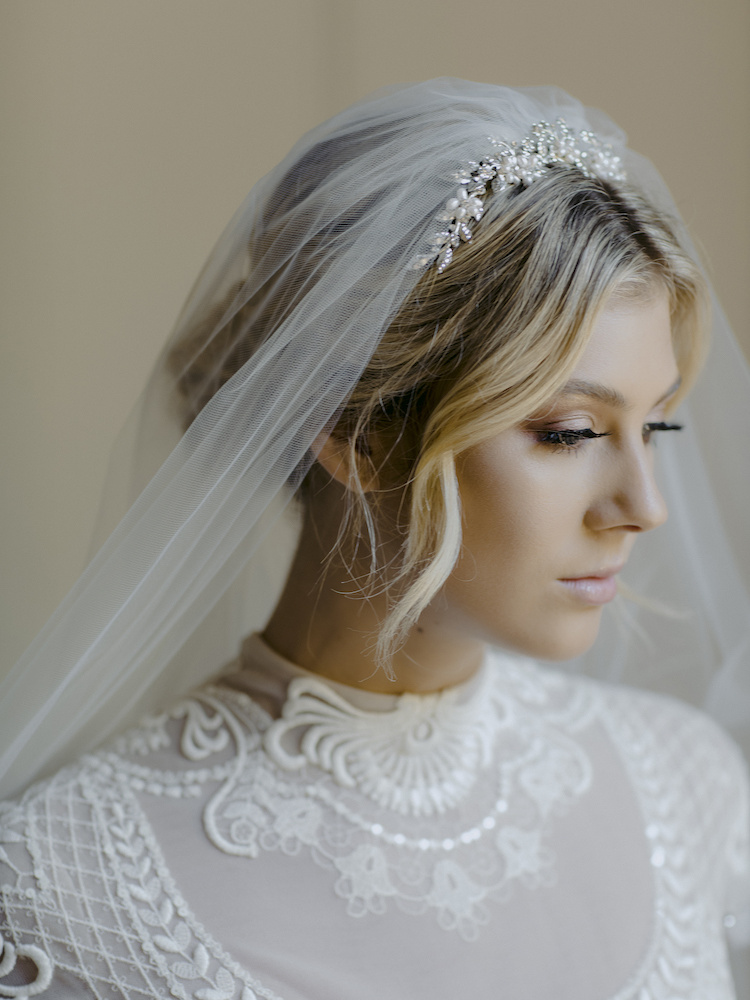 How To Accessorise A Lace Wedding Dress 16