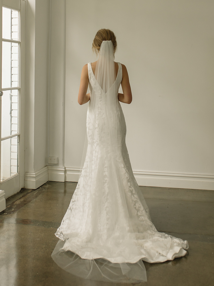 How To Accessorise A Lace Wedding Dress 23