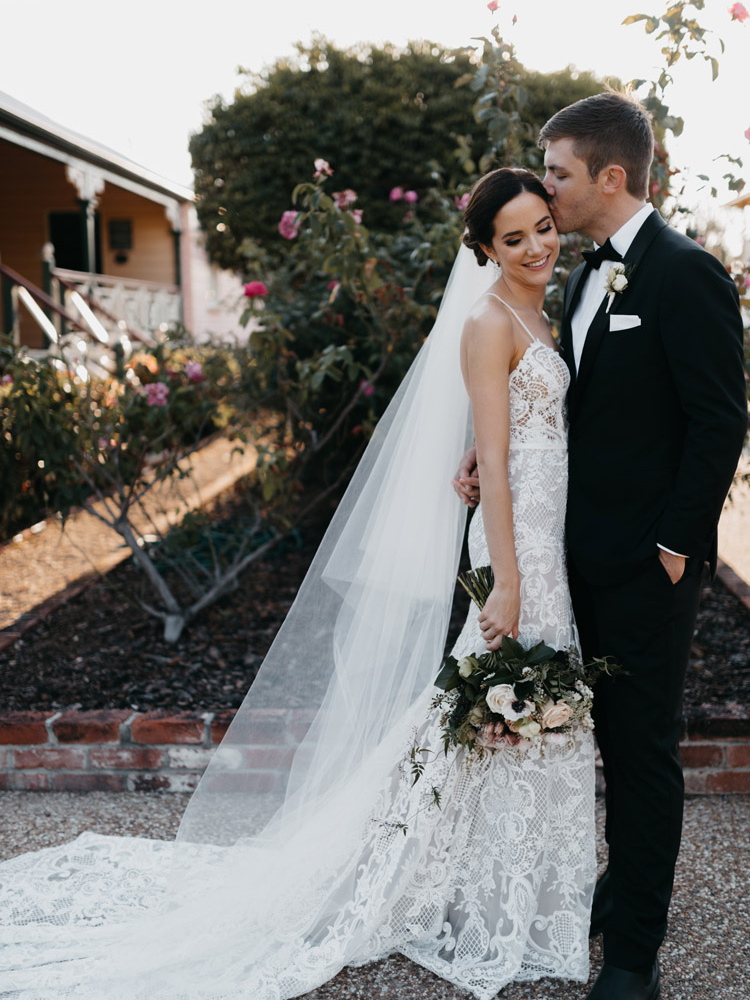 How To Accessorise A Lace Wedding Dress 25