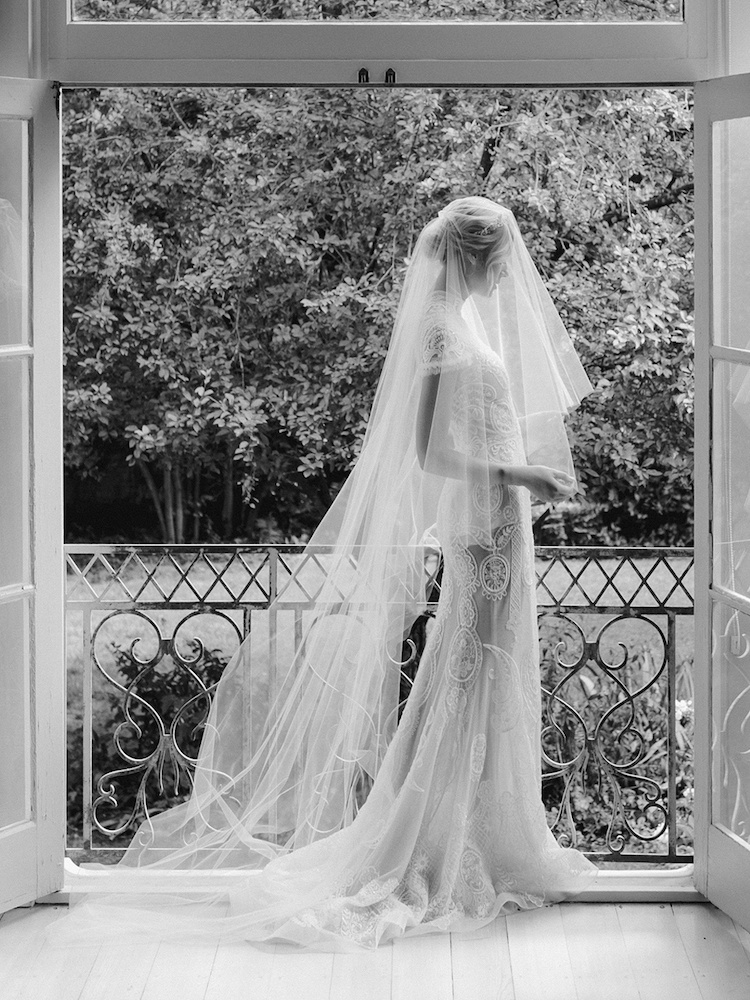 How To Accessorise A Lace Wedding Dress 31