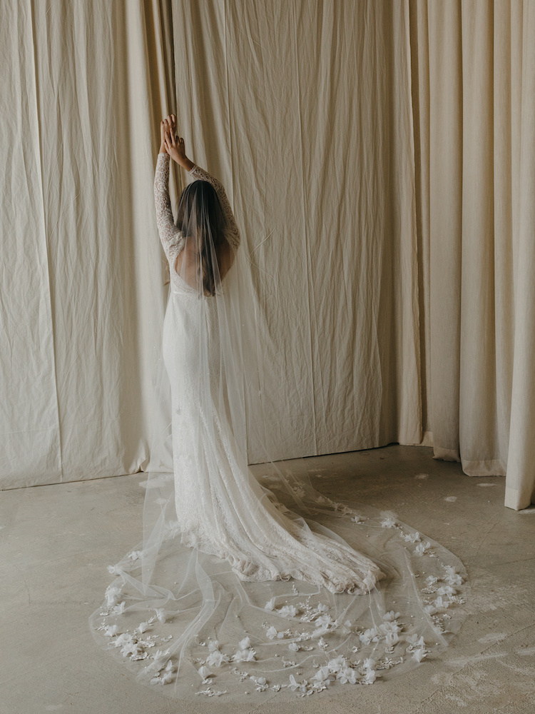 How To Accessorise A Lace Wedding Dress 5