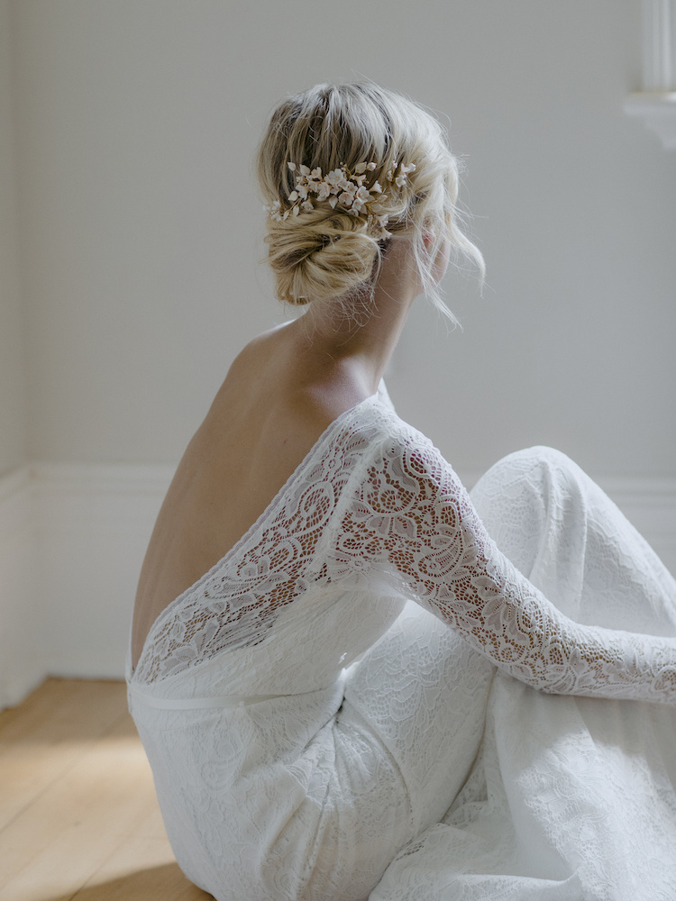 How To Accessorise A Lace Wedding Dress 9