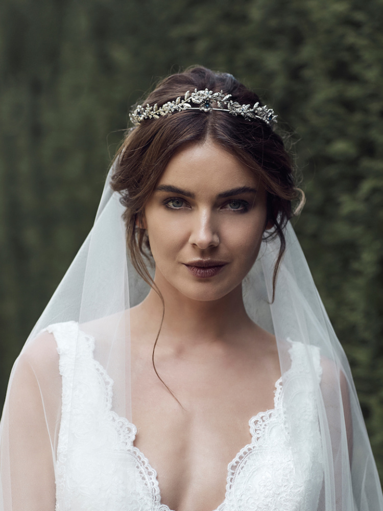 How To Accessorise A Lace Wedding Gown 27