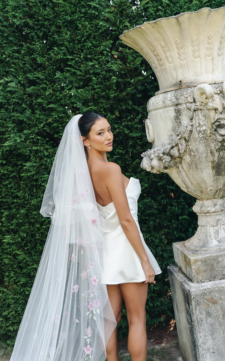 How to accessorise a short wedding dress with a long veil 5