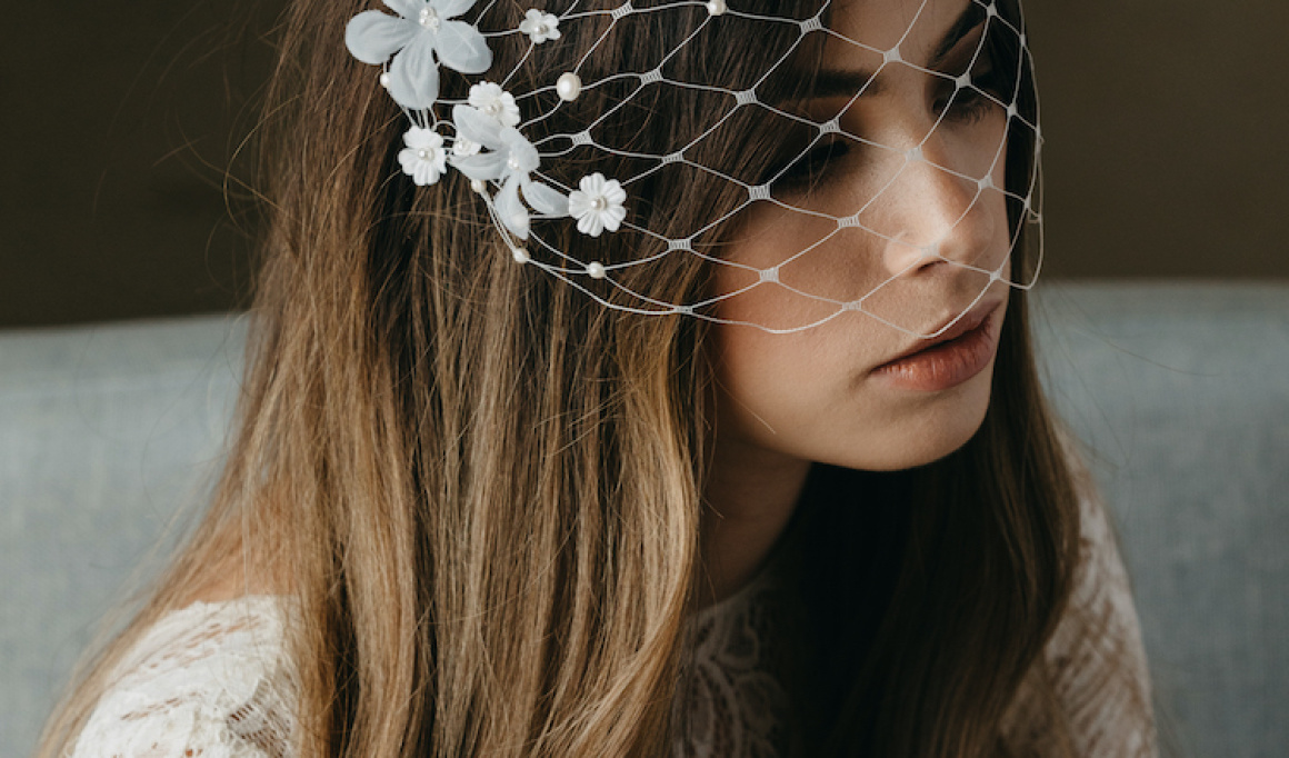 How To Secure A Birdcage Veil In 2 Steps 1