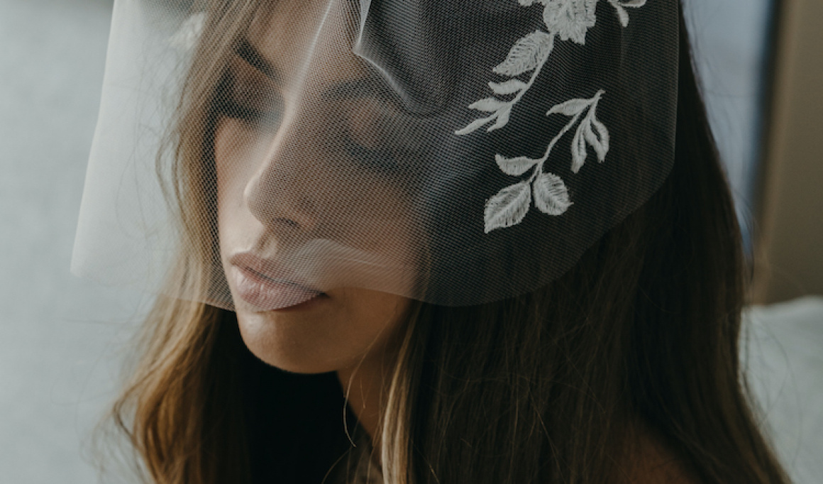 How To Secure A Birdcage Veil In 2 Steps 7