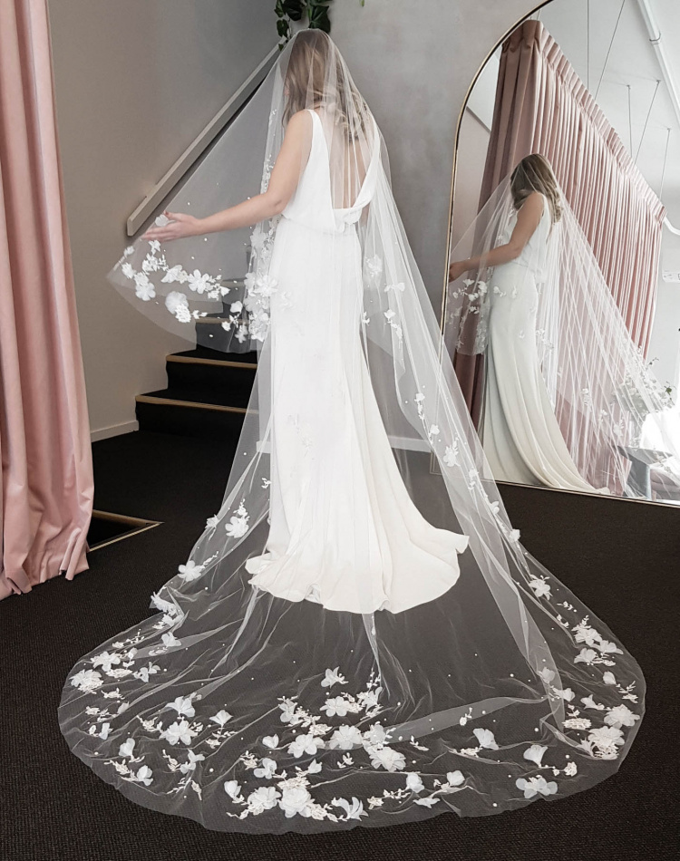 How To Style A Dramatic Wedding Veil Athena Wedding Veil