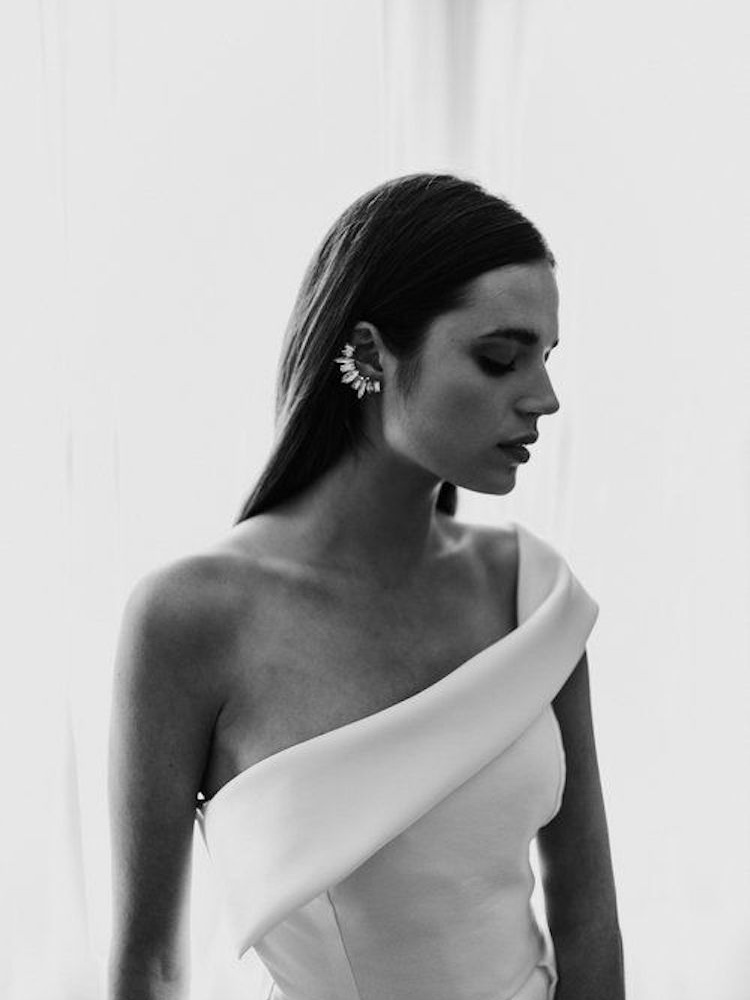 one shoulder dress hairstyles Top 5 Hairstyles For A One Shoulder Wedding Dress