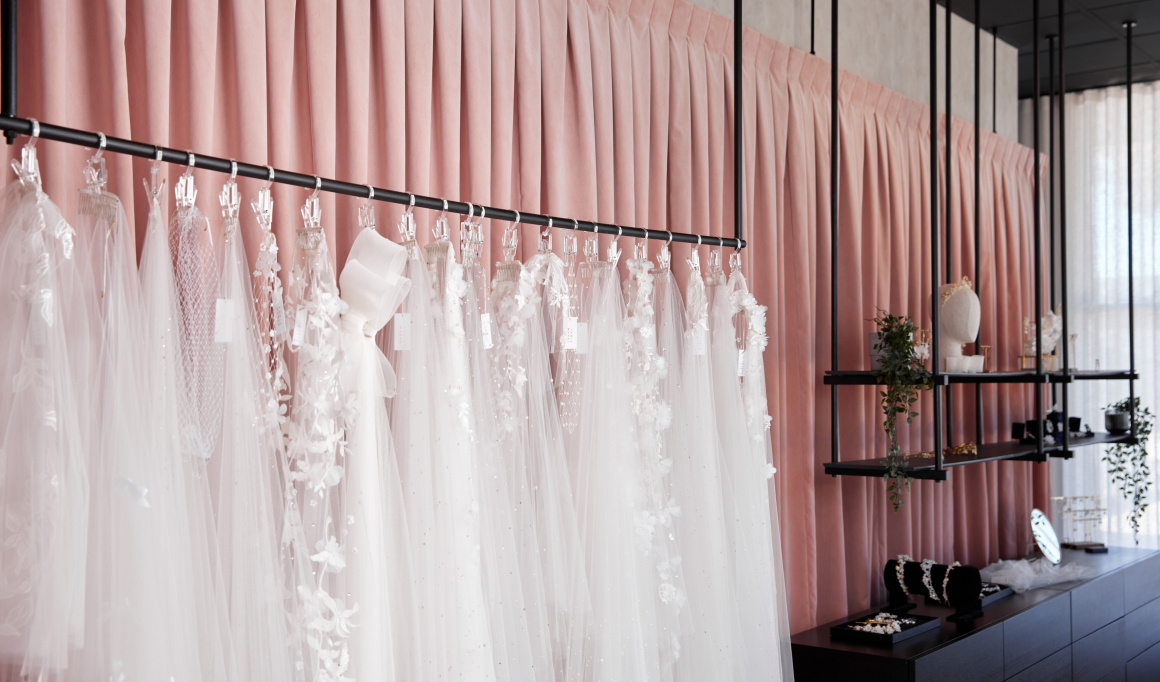 Is It Better To Buy Your Wedding Veil In Store Or Online?