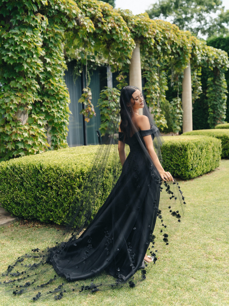 Luna | Black Wedding Veil 1