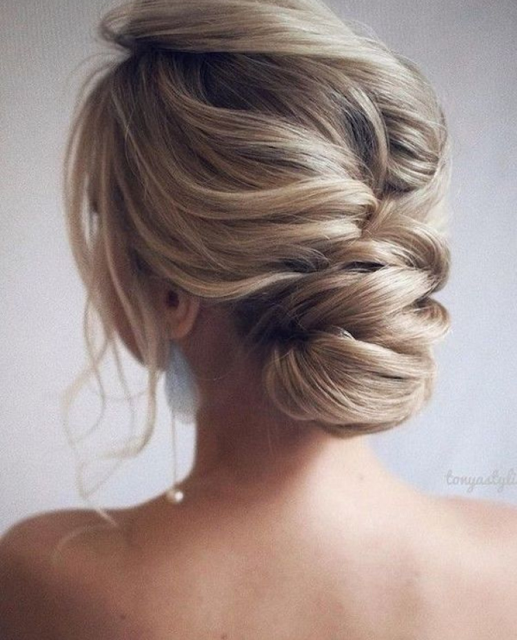 Low Set Wedding Updos For Wedding Veils 7