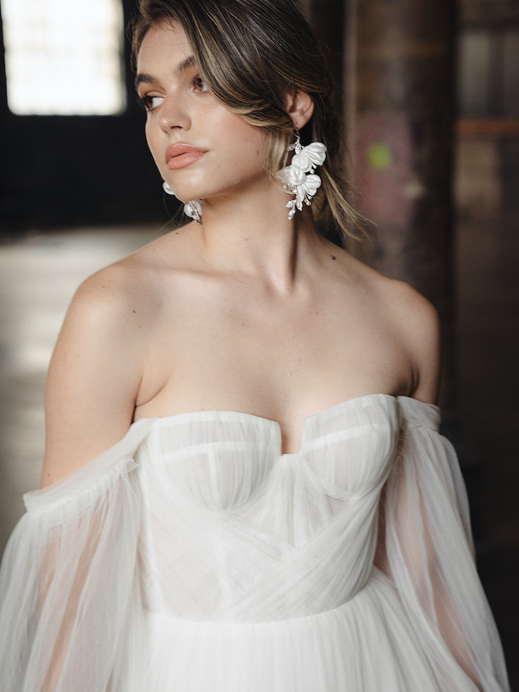 How to choose bridal earrings to suit your neckline Tania Maras