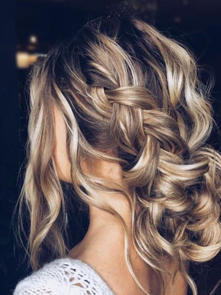 Our Favourite Updo Hairstyles For The New Season Relaxed Updos 2