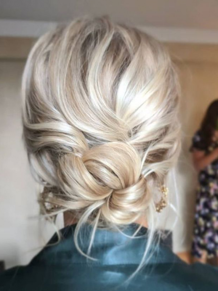 Our Favourite Updo Hairstyles For The New Season Relaxed Updos 4