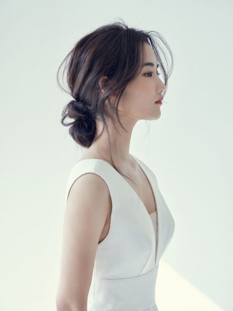 Our Favourite Updo Hairstyles For The New Season Relaxed Updos 5