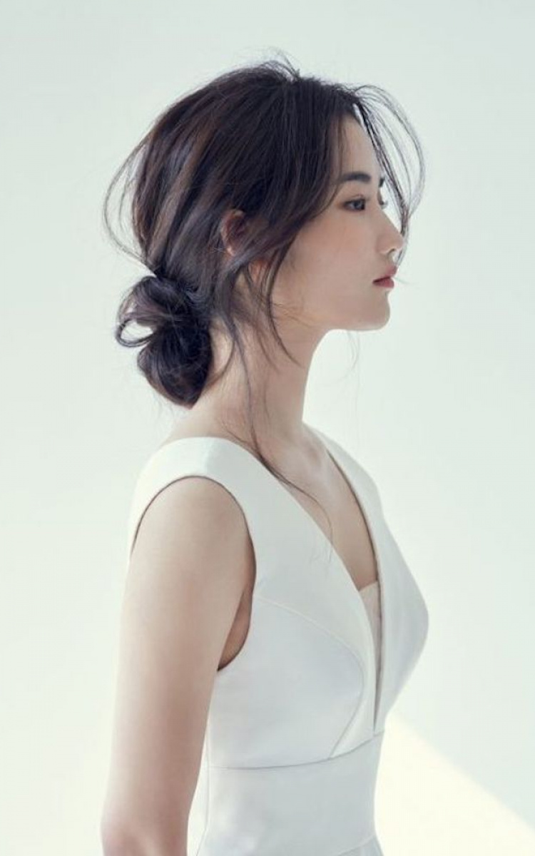Our Favourite Updo Hairstyles For The New Season Relaxed Updos 5