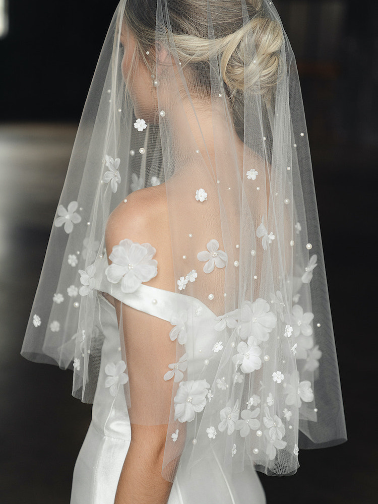 Pepe Circle Veil With Flowers 1
