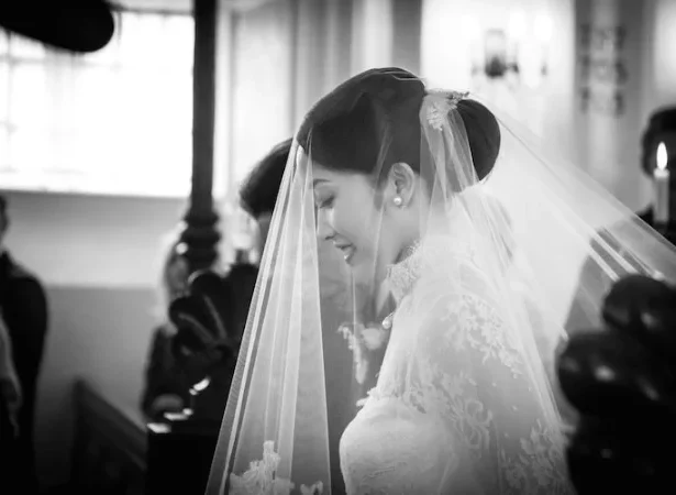 Real Bride Lena Wearing Bespoke Everly Headpiece With Rhinestones Copenhagen 2 750x500